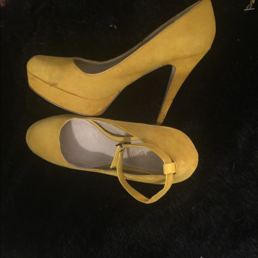 Shoes - Picture 3 of 3